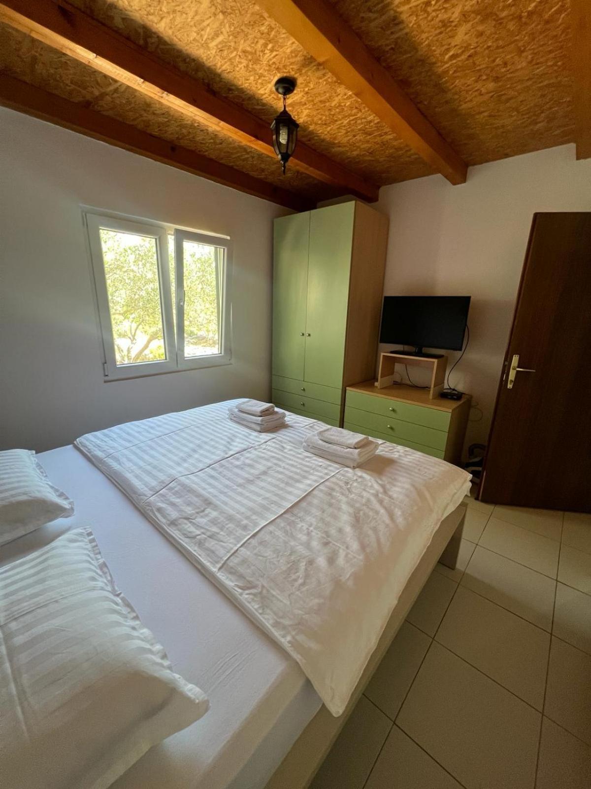 Kuca Za Odmor Buba, Otok Zut Villa Pristanisce Luaran gambar